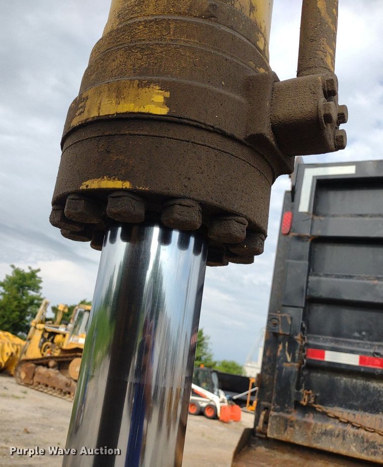 image for item DS6464 2011 Komatsu PC450LC-8  excavator