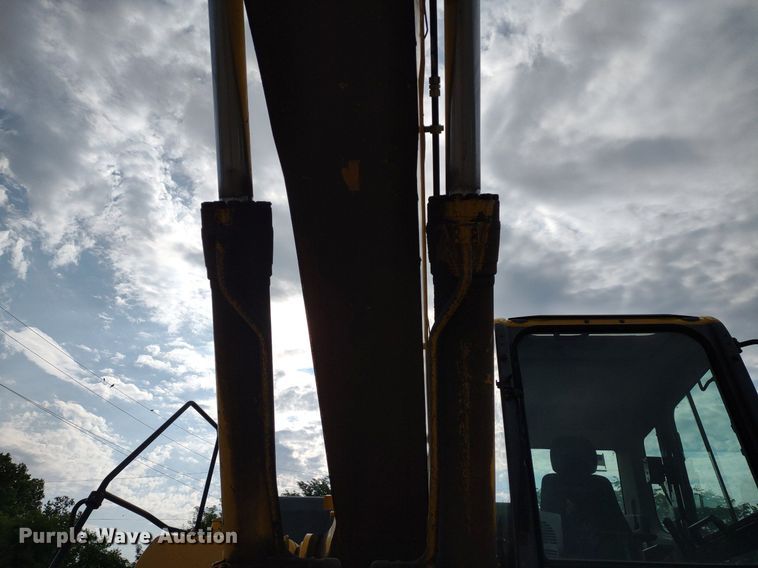 image for item DS6464 2011 Komatsu PC450LC-8  excavator