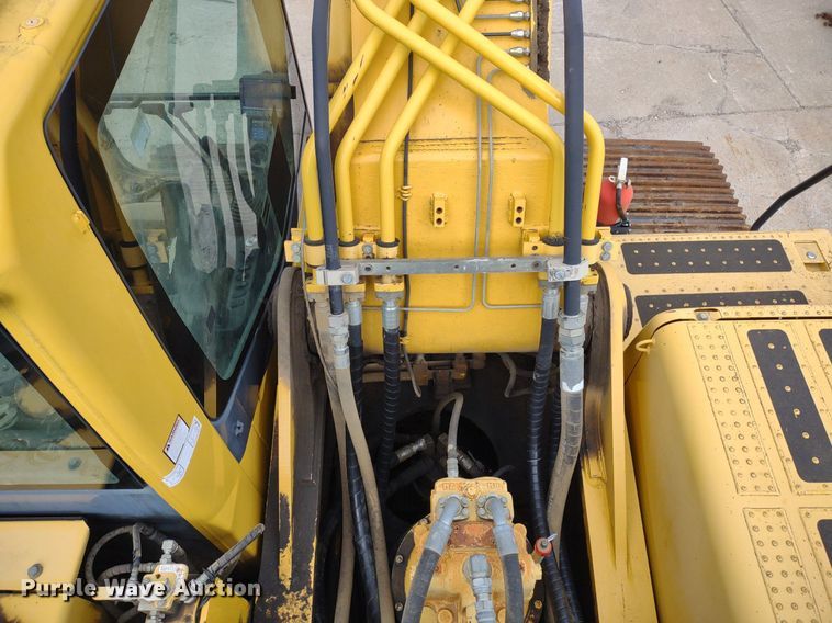 image for item DS6464 2011 Komatsu PC450LC-8  excavator