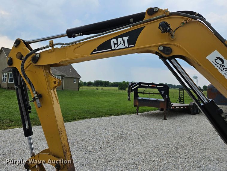 image for item DS6470 2006 Caterpillar 304CCR  mini excavator