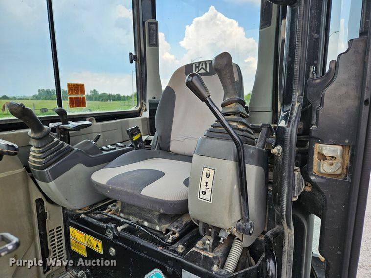 image for item DS6470 2006 Caterpillar 304CCR  mini excavator