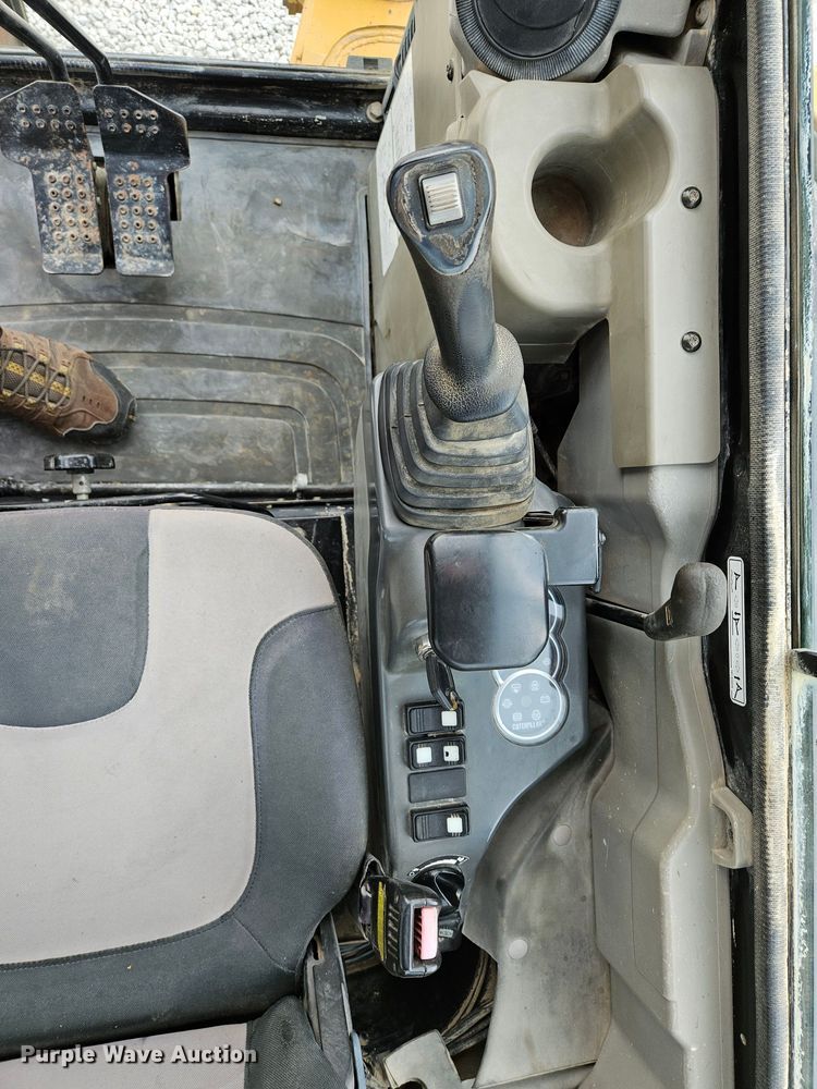 image for item DS6470 2006 Caterpillar 304CCR  mini excavator