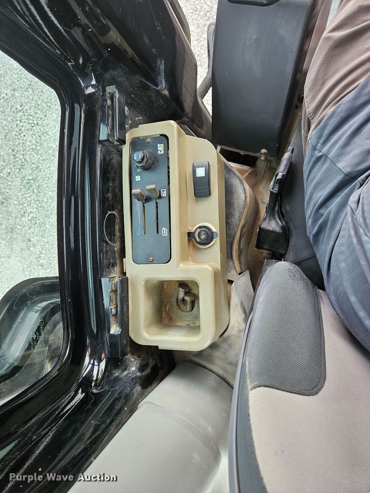 image for item DS6470 2006 Caterpillar 304CCR  mini excavator