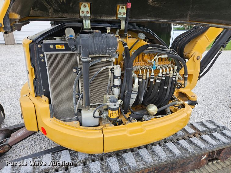 image for item DS6470 2006 Caterpillar 304CCR  mini excavator