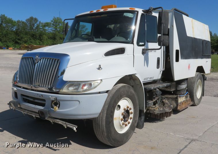 image for item FB9847 2005 International 4200  street sweeper truck