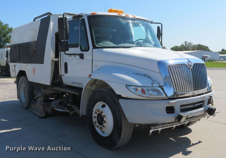 image for item FB9847 2005 International 4200  street sweeper truck