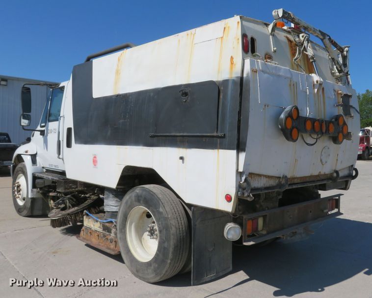 image for item FB9847 2005 International 4200  street sweeper truck