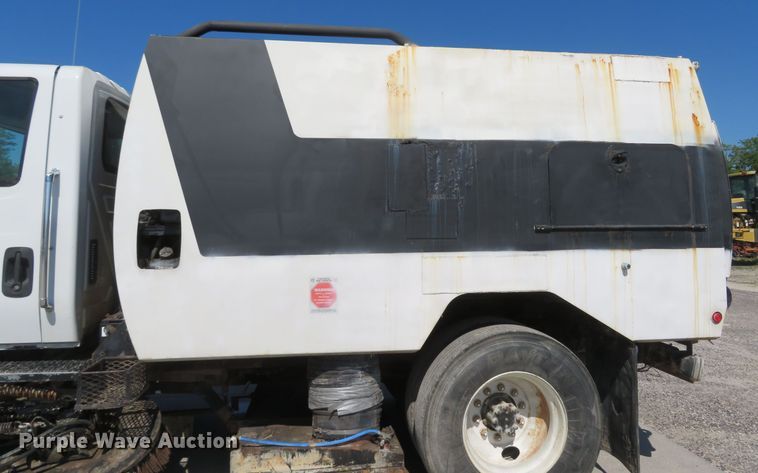 image for item FB9847 2005 International 4200  street sweeper truck