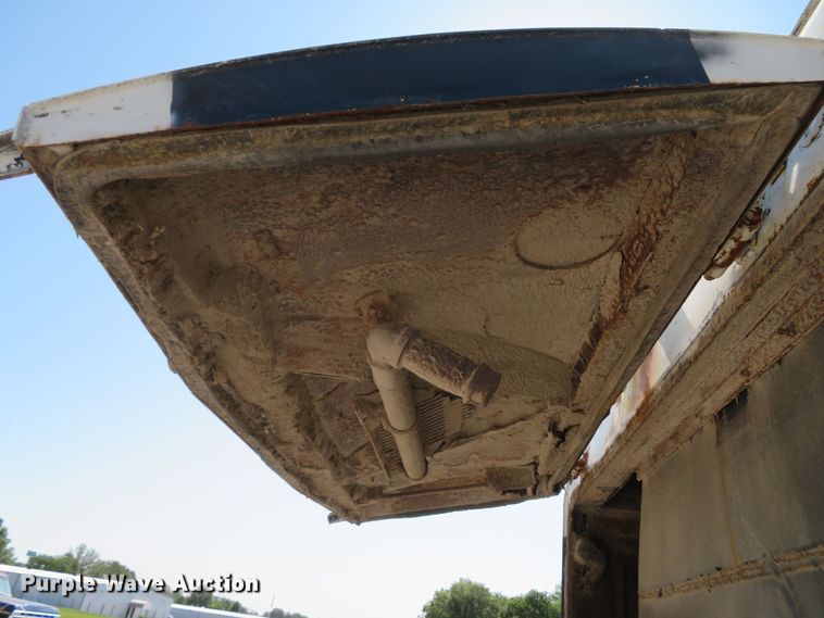 image for item FB9847 2005 International 4200  street sweeper truck