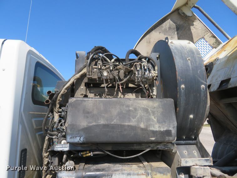 image for item FB9847 2005 International 4200  street sweeper truck