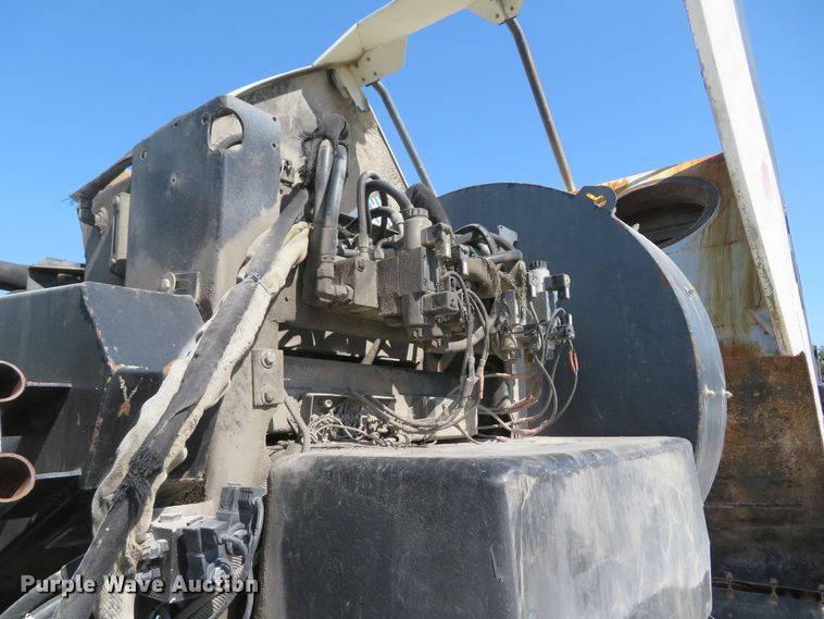 image for item FB9847 2005 International 4200  street sweeper truck