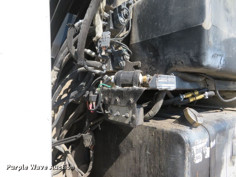 image for item FB9847 2005 International 4200  street sweeper truck