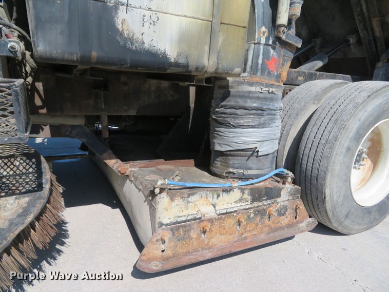 image for item FB9847 2005 International 4200  street sweeper truck