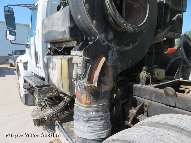 image for item FB9847 2005 International 4200  street sweeper truck