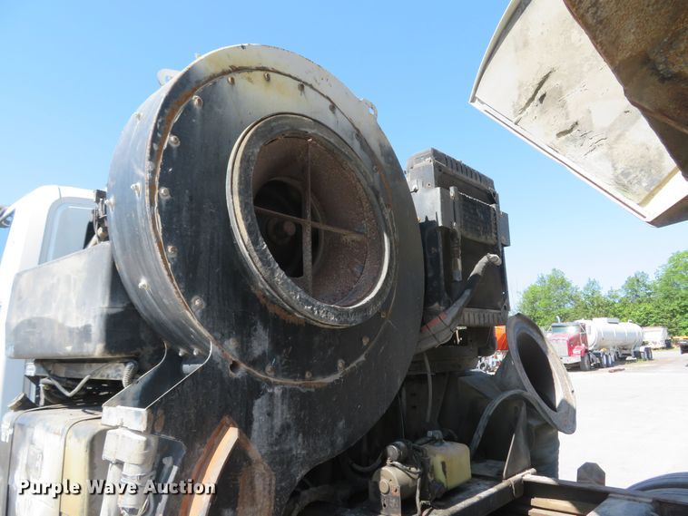 image for item FB9847 2005 International 4200  street sweeper truck