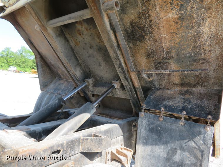 image for item FB9847 2005 International 4200  street sweeper truck