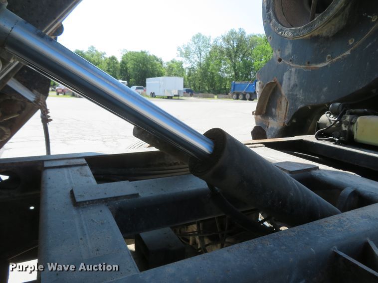 image for item FB9847 2005 International 4200  street sweeper truck