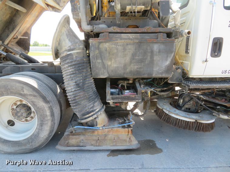 image for item FB9847 2005 International 4200  street sweeper truck