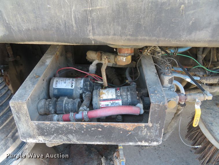 image for item FB9847 2005 International 4200  street sweeper truck