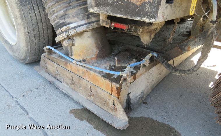 image for item FB9847 2005 International 4200  street sweeper truck