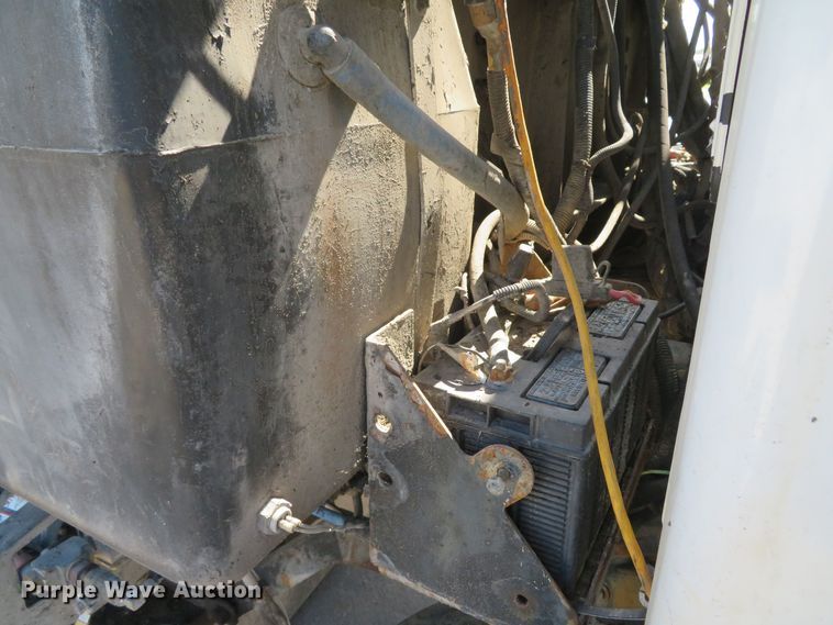 image for item FB9847 2005 International 4200  street sweeper truck