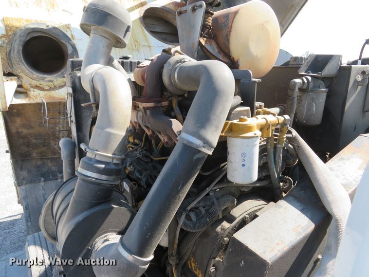 image for item FB9847 2005 International 4200  street sweeper truck