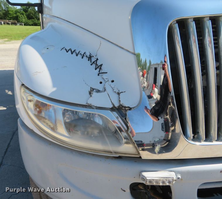 image for item FB9847 2005 International 4200  street sweeper truck