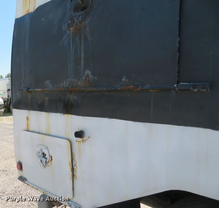 image for item FB9847 2005 International 4200  street sweeper truck