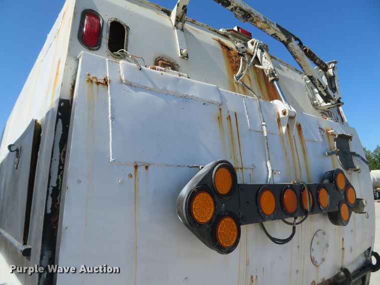 image for item FB9847 2005 International 4200  street sweeper truck