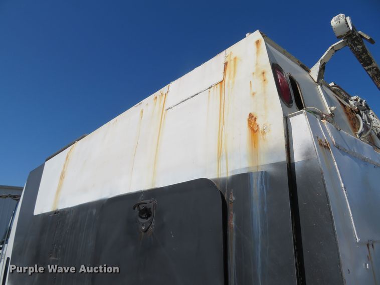 image for item FB9847 2005 International 4200  street sweeper truck