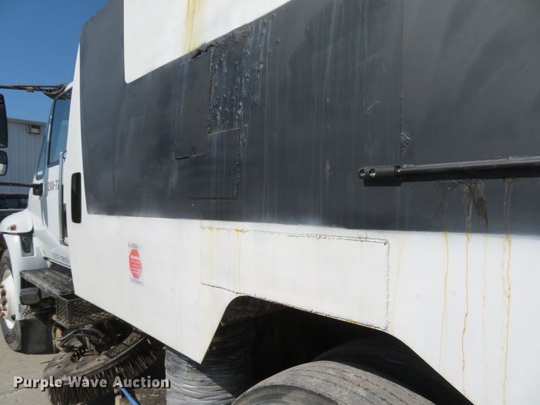 image for item FB9847 2005 International 4200  street sweeper truck