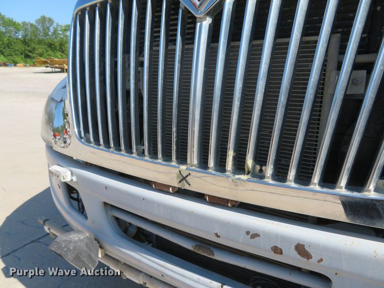 image for item FB9847 2005 International 4200  street sweeper truck