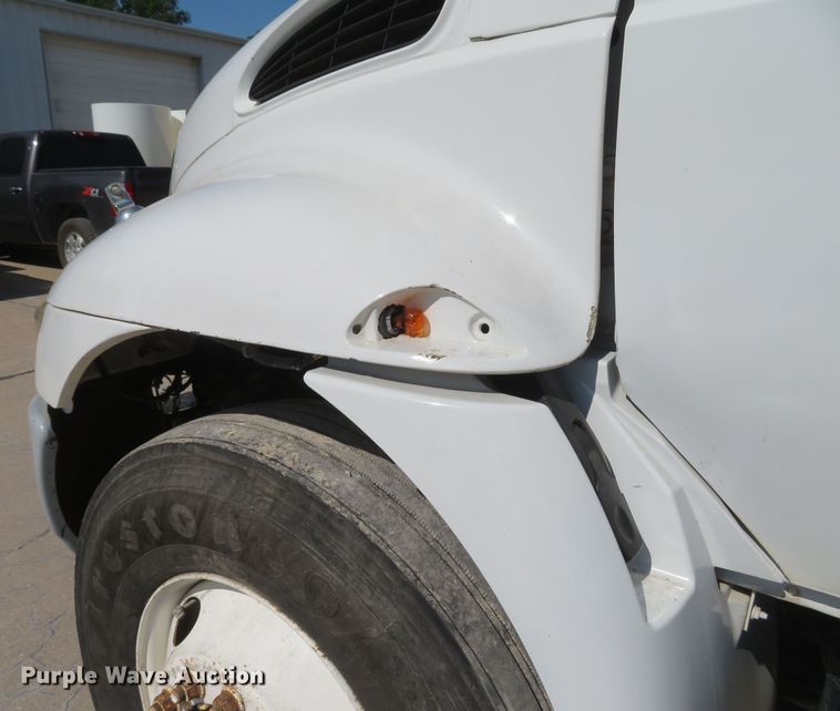 image for item FB9847 2005 International 4200  street sweeper truck