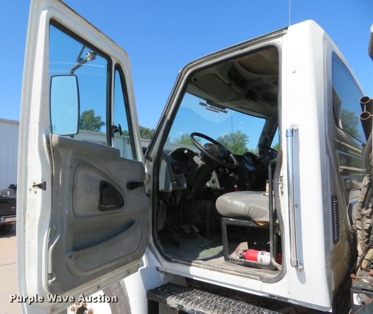 image for item FB9847 2005 International 4200  street sweeper truck