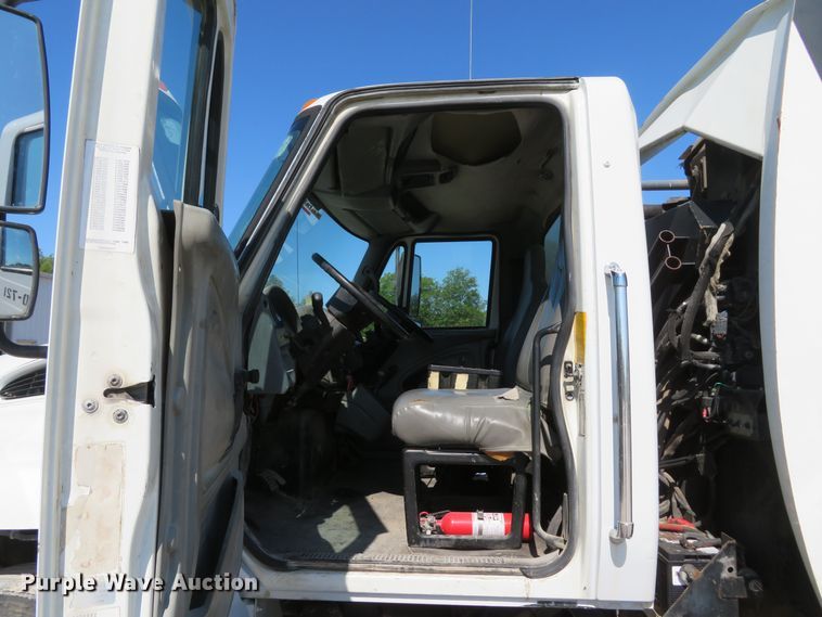 image for item FB9847 2005 International 4200  street sweeper truck