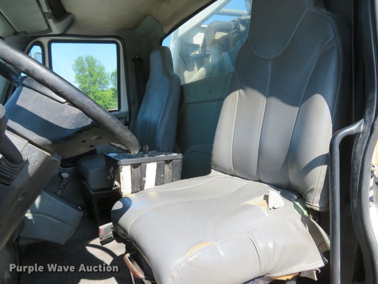 image for item FB9847 2005 International 4200  street sweeper truck