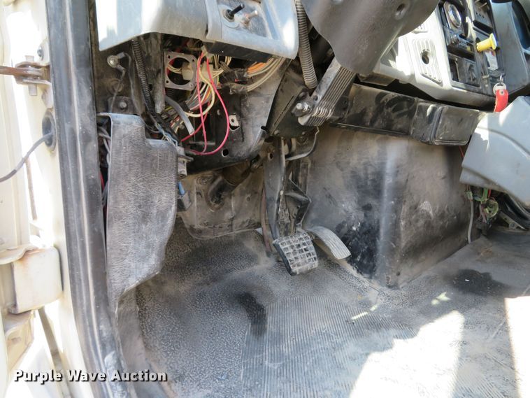 image for item FB9847 2005 International 4200  street sweeper truck