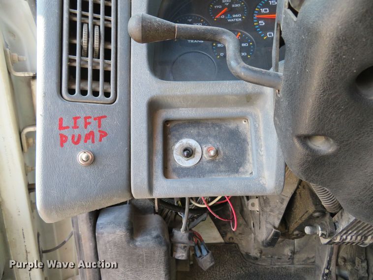 image for item FB9847 2005 International 4200  street sweeper truck