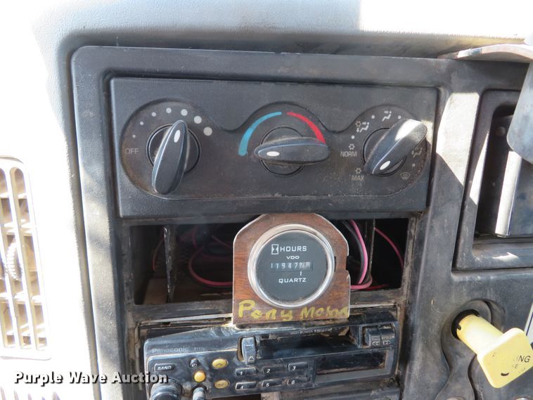 image for item FB9847 2005 International 4200  street sweeper truck