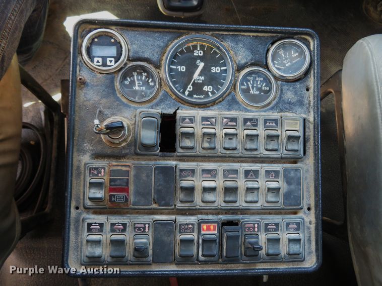 image for item FB9847 2005 International 4200  street sweeper truck