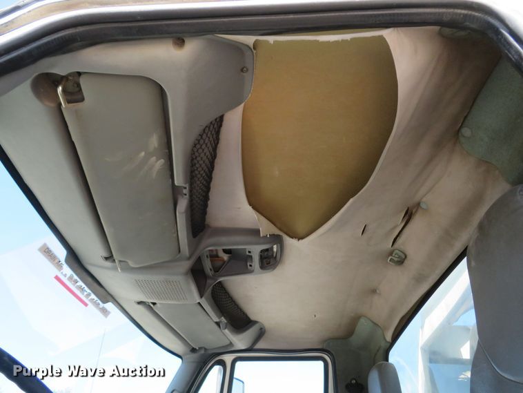 image for item FB9847 2005 International 4200  street sweeper truck