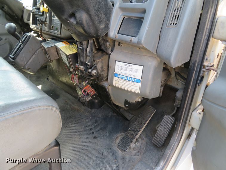 image for item FB9847 2005 International 4200  street sweeper truck