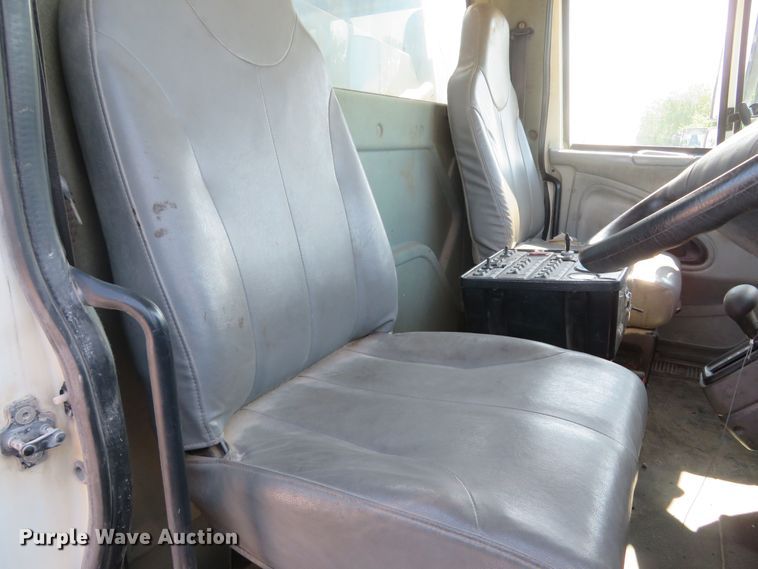 image for item FB9847 2005 International 4200  street sweeper truck