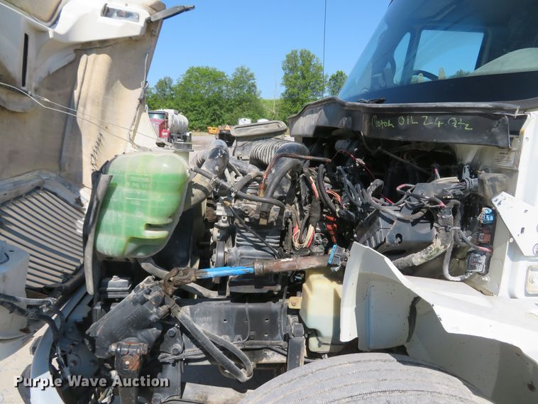 image for item FB9847 2005 International 4200  street sweeper truck