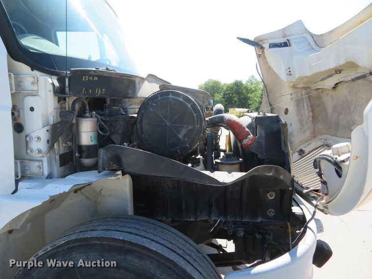 image for item FB9847 2005 International 4200  street sweeper truck