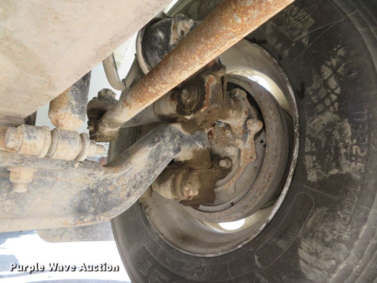 image for item FB9847 2005 International 4200  street sweeper truck