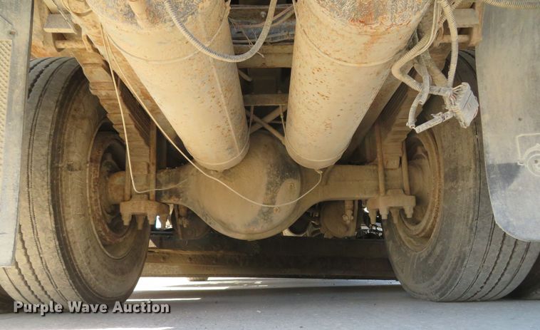 image for item FB9847 2005 International 4200  street sweeper truck