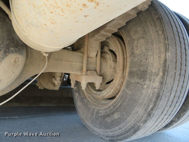 image for item FB9847 2005 International 4200  street sweeper truck