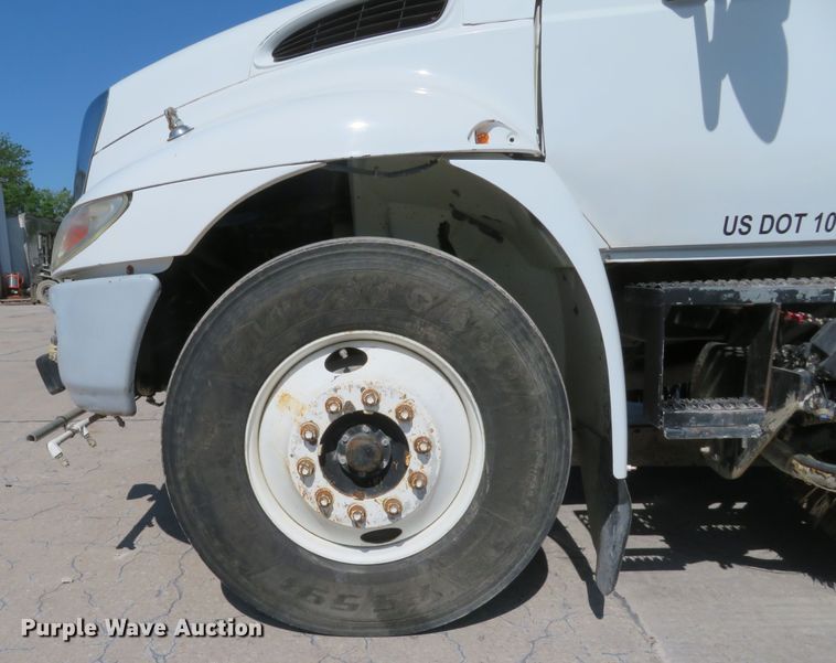 image for item FB9847 2005 International 4200  street sweeper truck