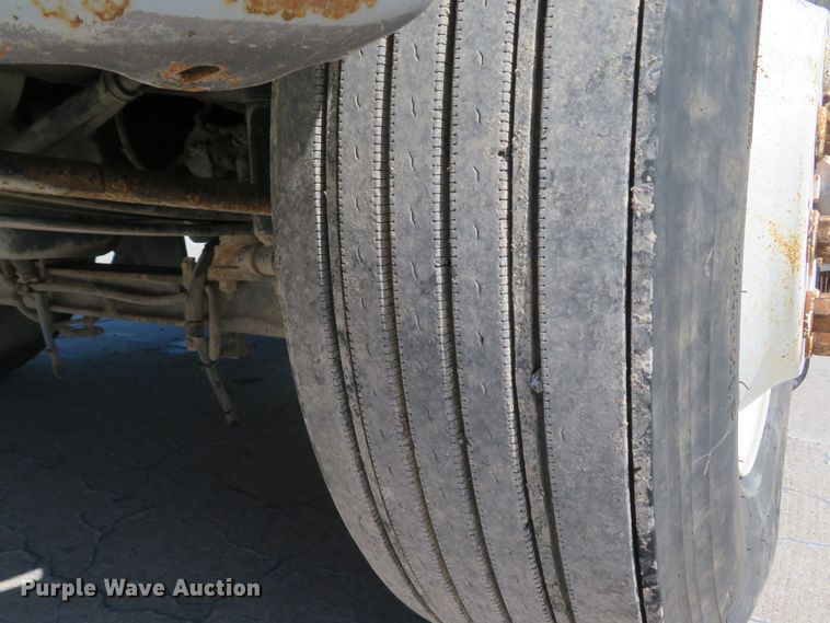 image for item FB9847 2005 International 4200  street sweeper truck